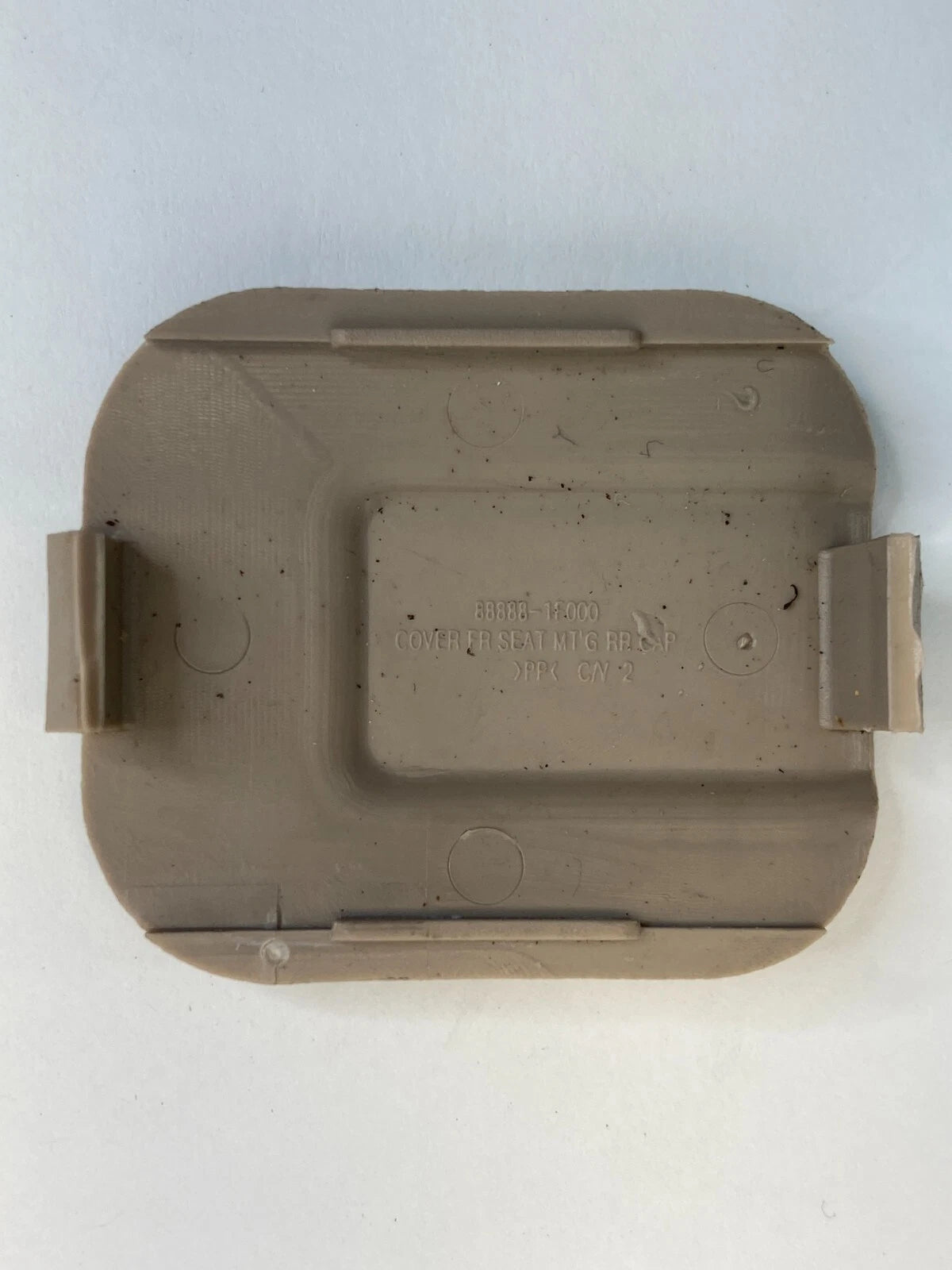 2005-2010 KIA SPORTAGE FRONT RIGHT SIDE SEAT TRACK BOLT COVER 88888-1F000 OEM