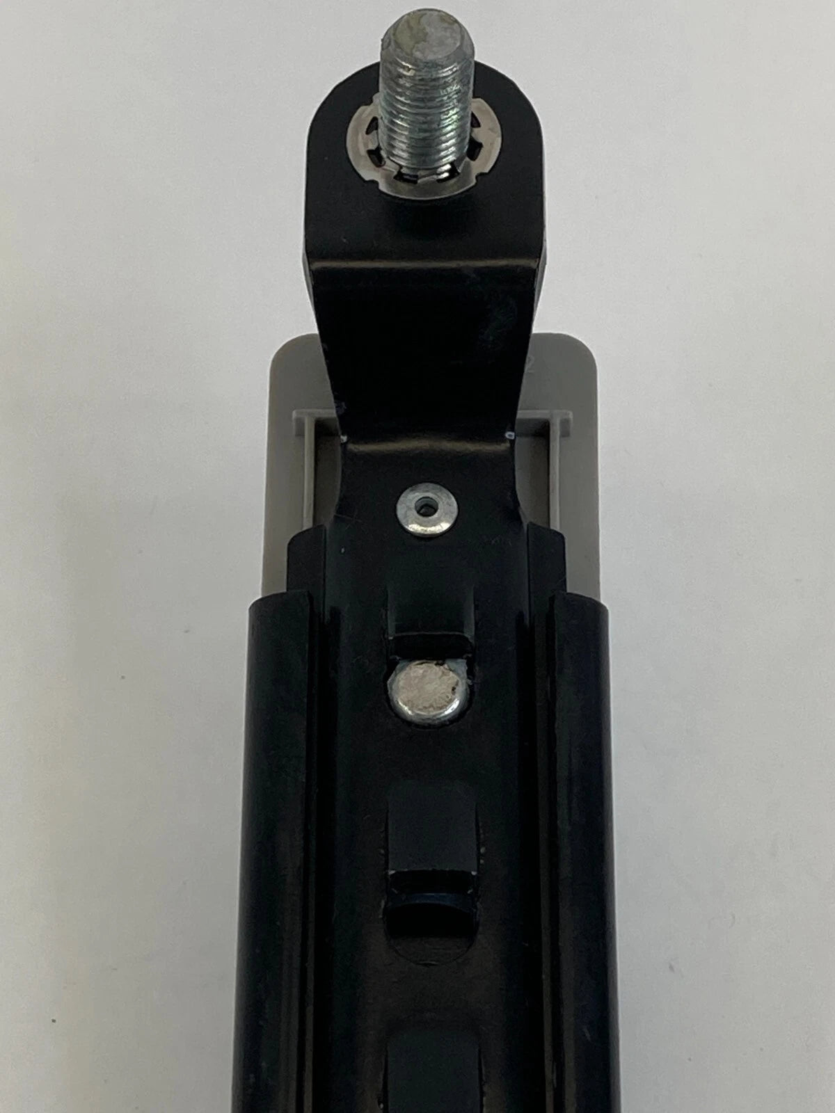2010-2013 SUZUKI SX4 FRONT LEFT DRIVER SIDE SEAT BELT HEIGHT ADJUSTER OEM