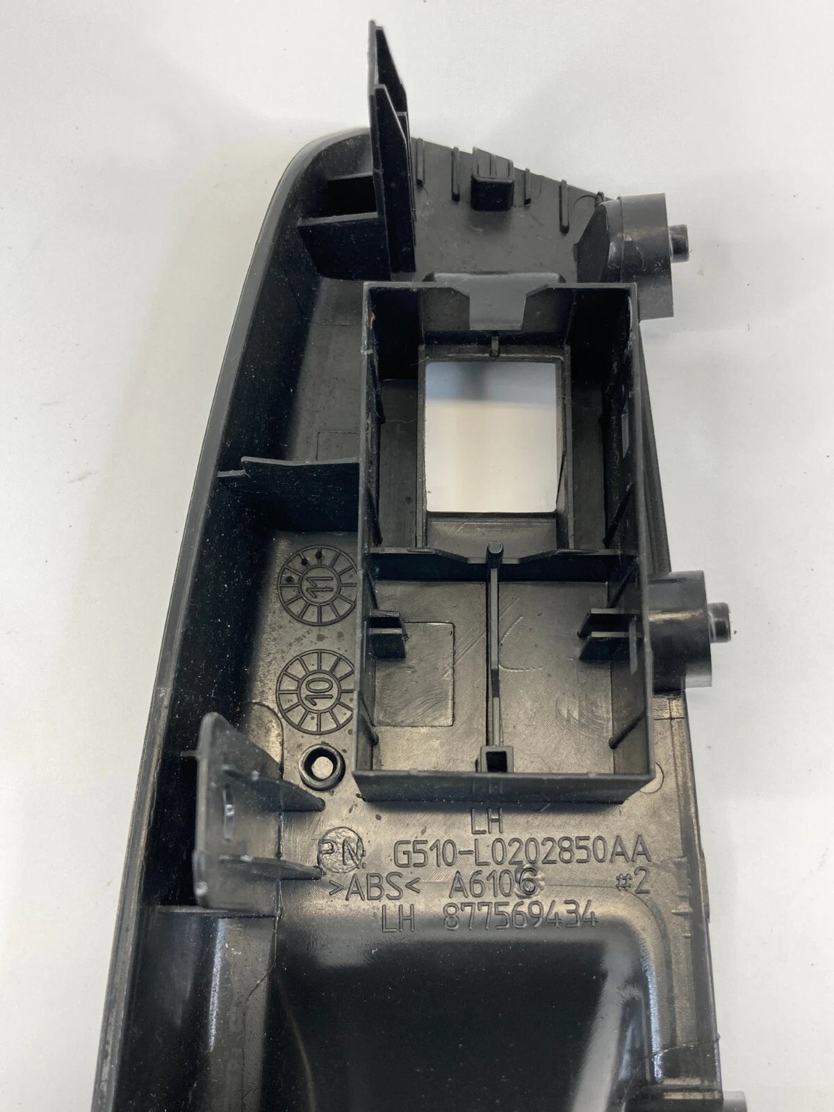 2011-2016 CHEVROLET CRUZE REAR LEFT SIDE WINDOW SWITCH COVER BEZEL 877569434