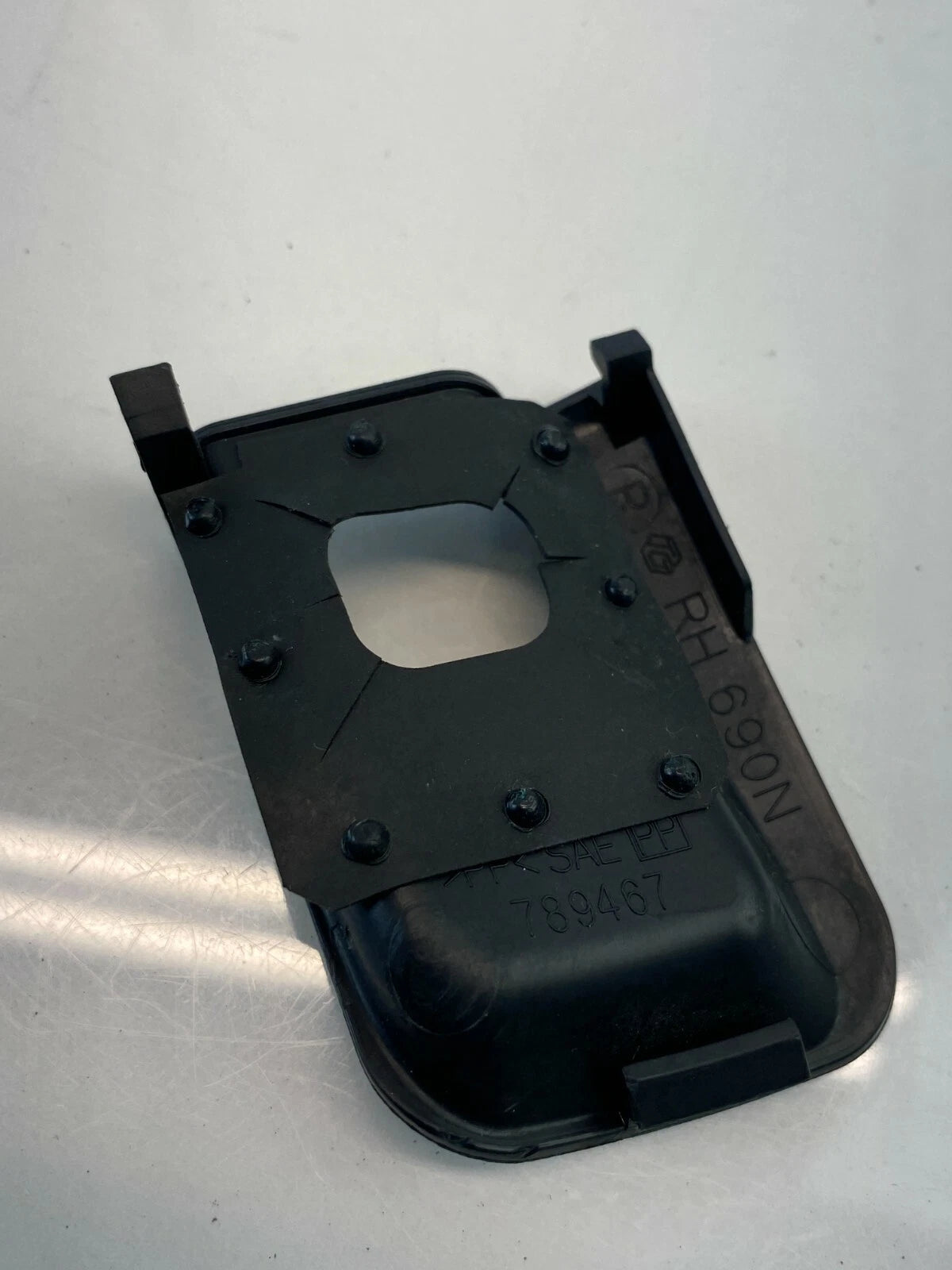 2004-2009 TOYOTA PRIUS STEERING WHEEL CRUISE CONTROL SWITCH COVER TRIM BEZEL OEM