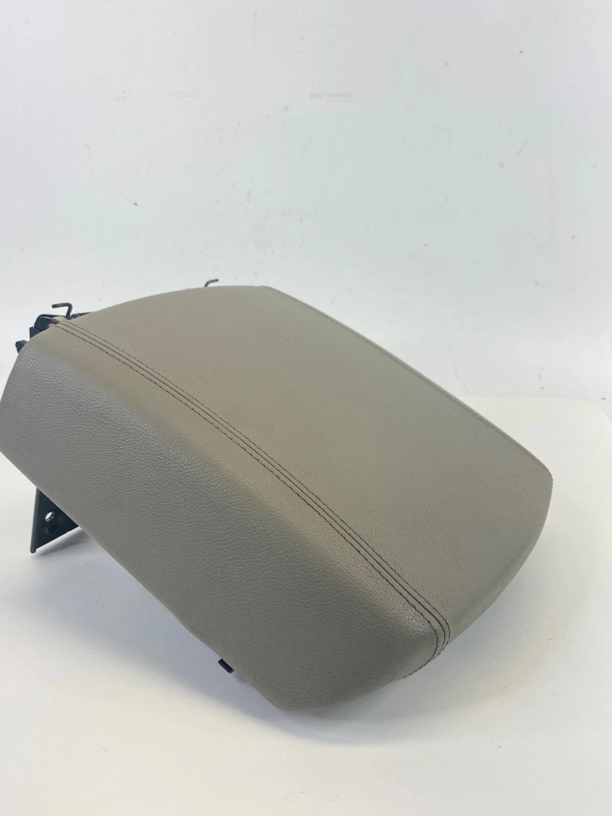 2015-2018 KIA SEDONA CENTER CONSOLE ARMREST ARM REST COMPARTMENT OEM