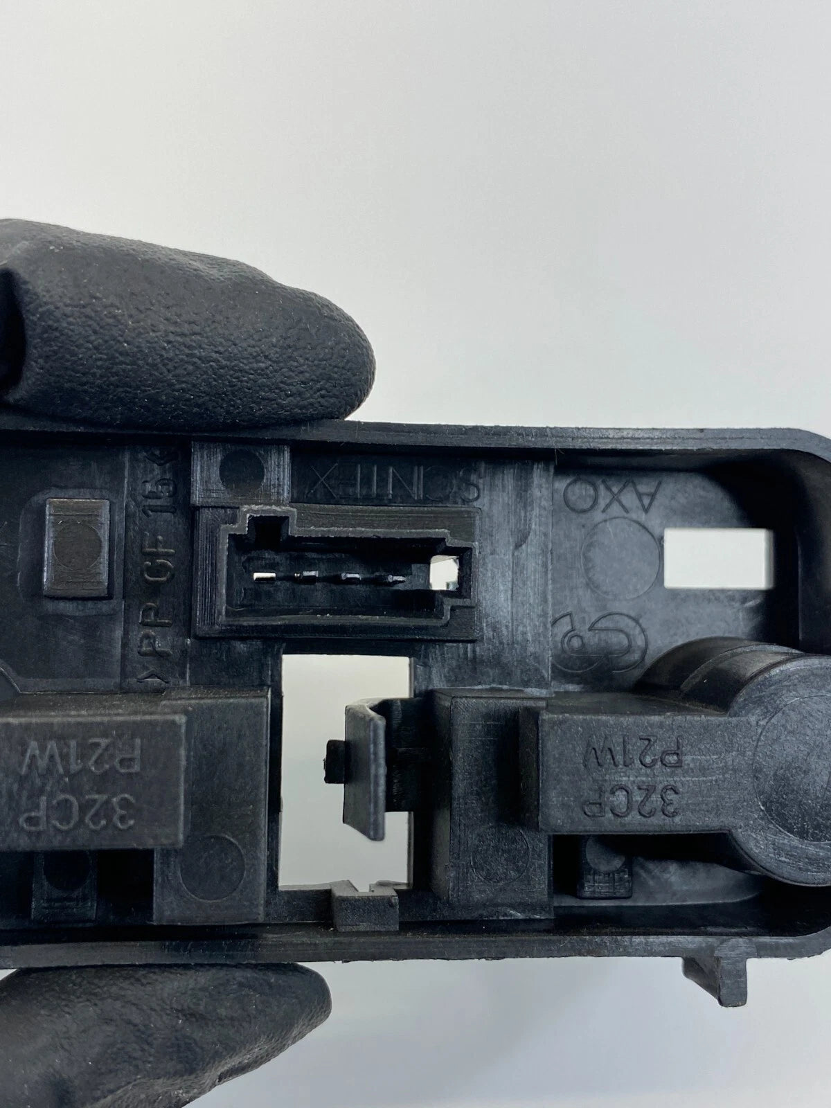 2003-2007 SAAB 9-3 REAR SEDAN INNER TAILLIGHT LAMP BULB HOLDER WIRING SOCKET OEM