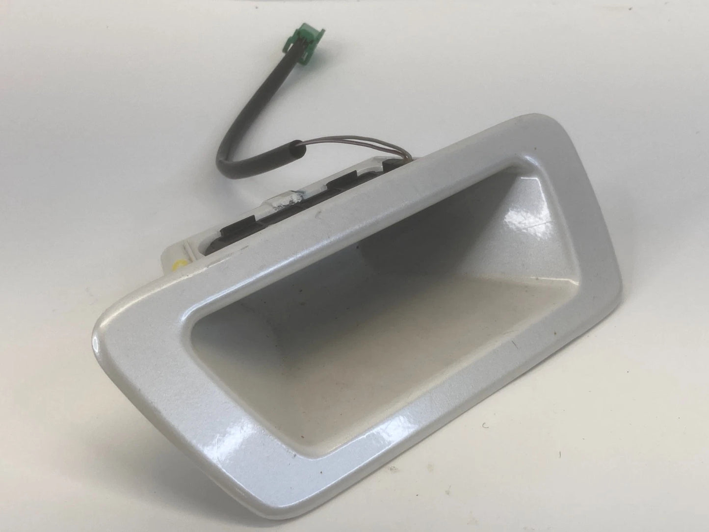 09-12 GMC ACADIA REAR TRUNK EXTERIOR LIFTGATE HANDLE HATCH WHITE 25948866 OEM