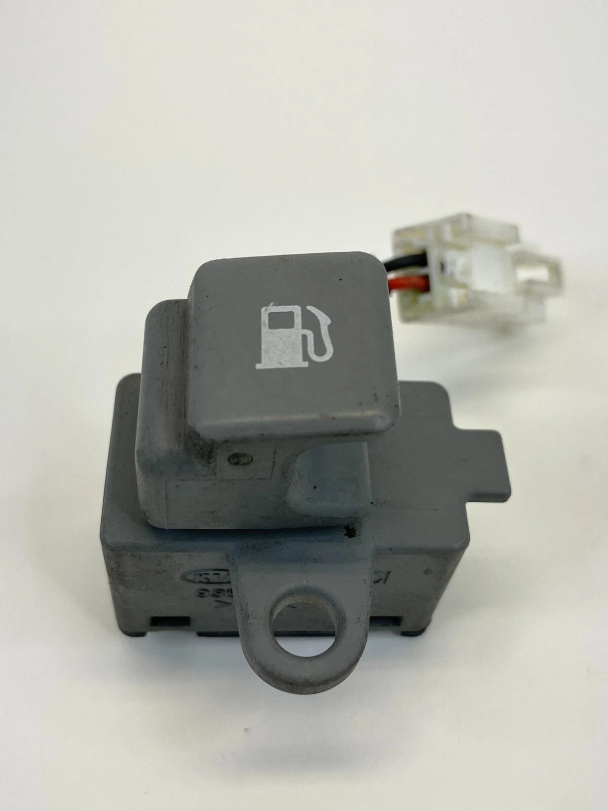 2009-2011 KIA BORREGO FUEL DOOR RELEASE BUTTON SWITCH OEM 93590-2J000