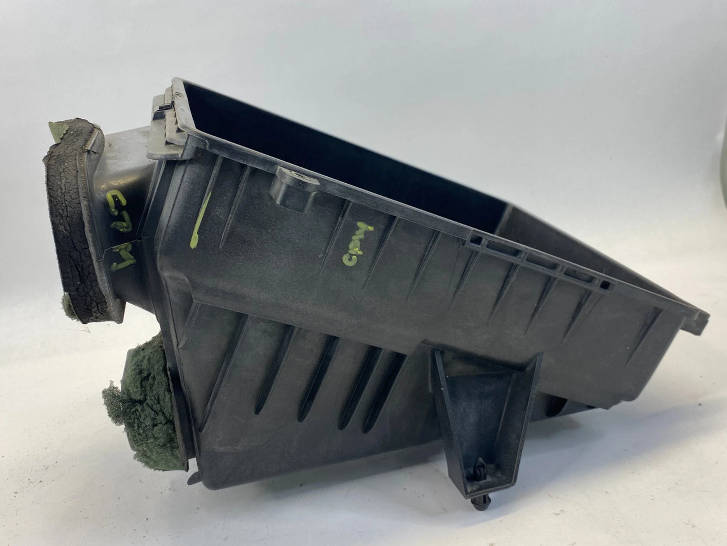 00-09 CHEVY TAHOE YUKON 5.3L AIR INTAKE CLEANER FILTER BOX UPPER COVER ASSY OEM
