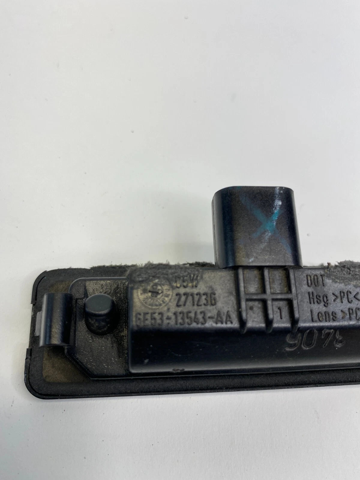 2006-2012 FORD FUSION REAR TRUNK LICENSE PLATE LIGHT LAMP ASSEMBLY 6E53-13543-AA