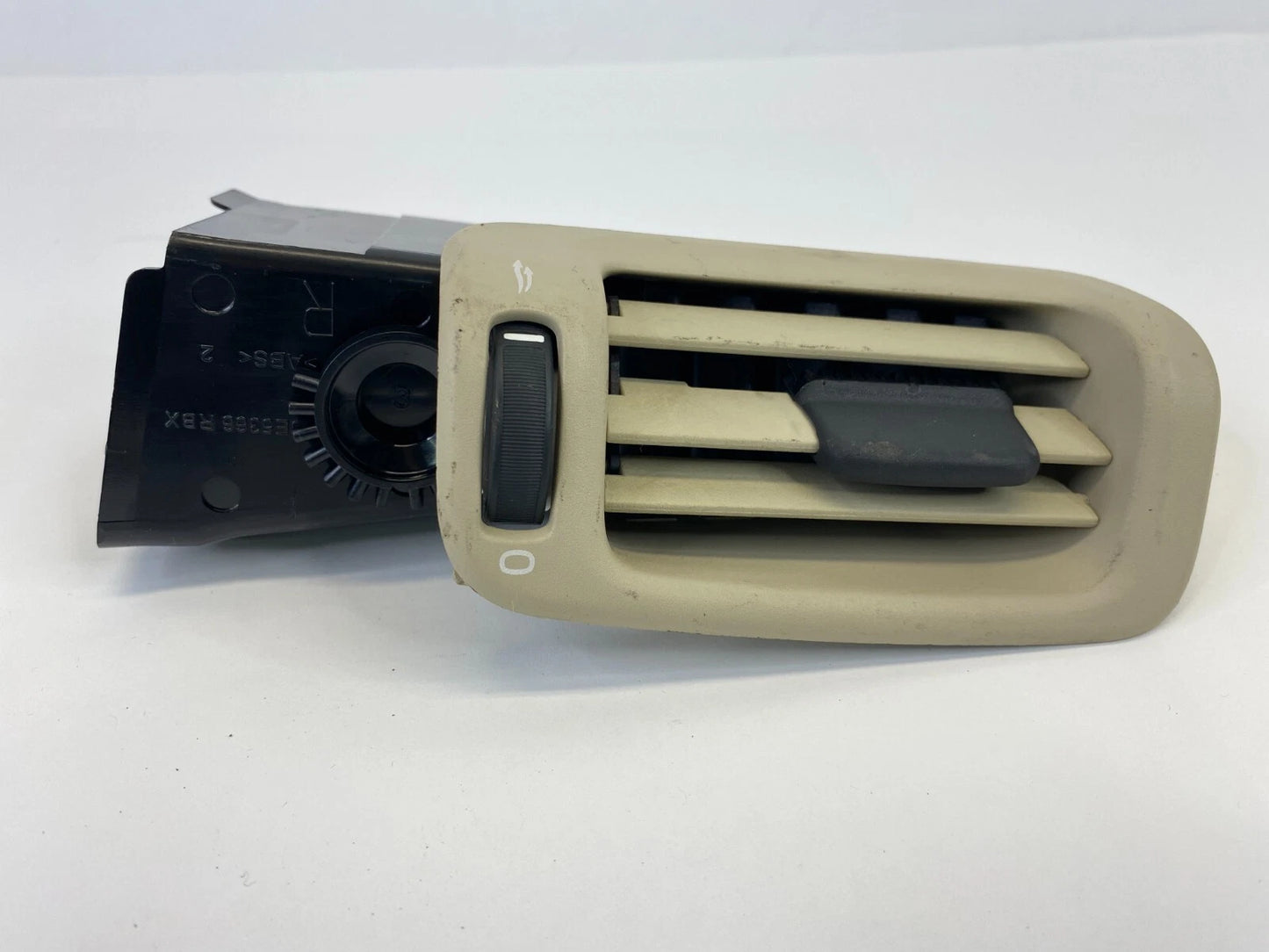 2008-2016 VOLVO XC70 B PILLAR RIGHT SIDE A/C HEATER AIR VENT DUCT GRILLE 06E5365