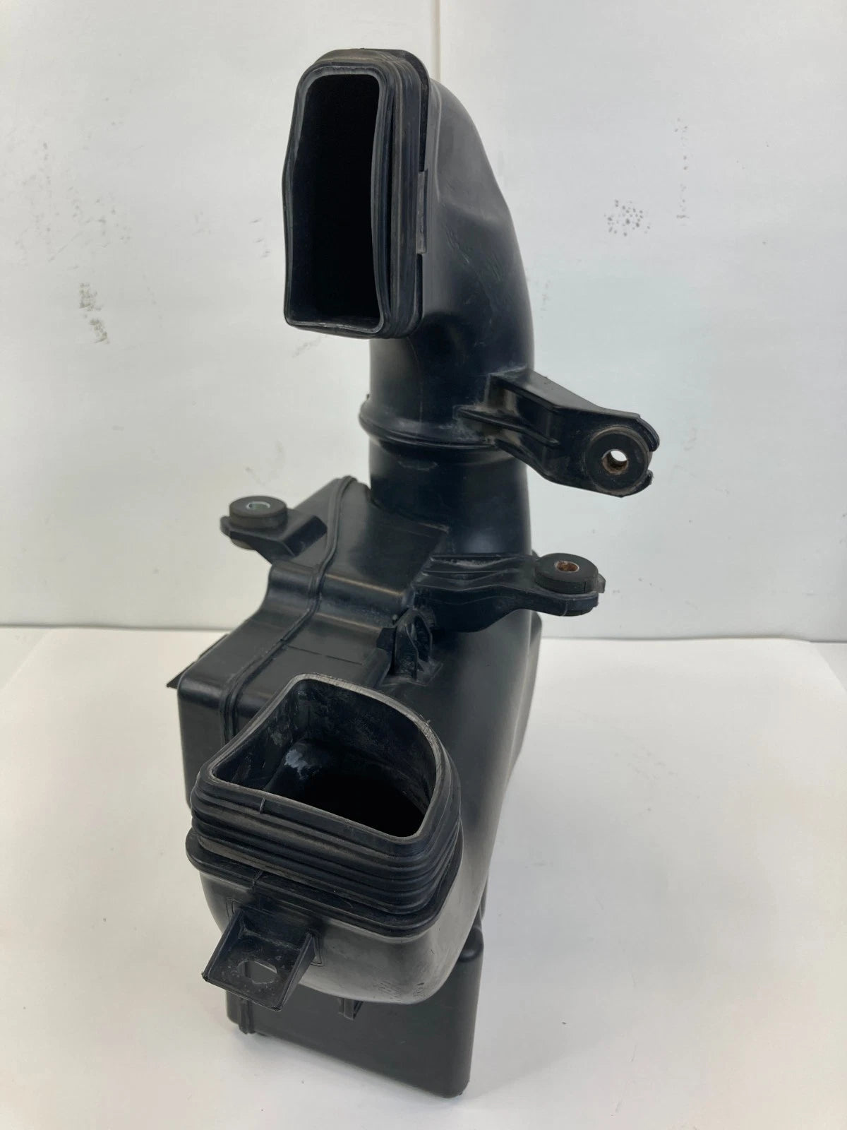 2014-2019 Kia Soul Air Intake Cleaner Hose Tube Duct w/Resonator 28220-B2000 OEM