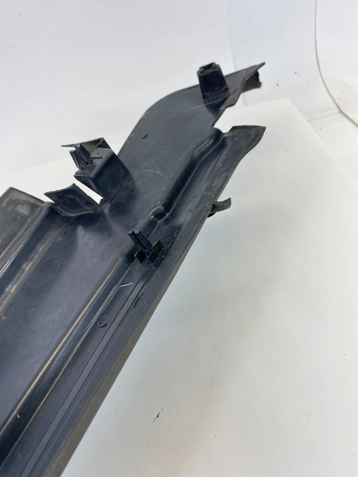 11-19 FORD EXPLORER FRONT RIGHT PASSENGER SIDE FENDER UPPER LEDGE TRIM COVER OEM