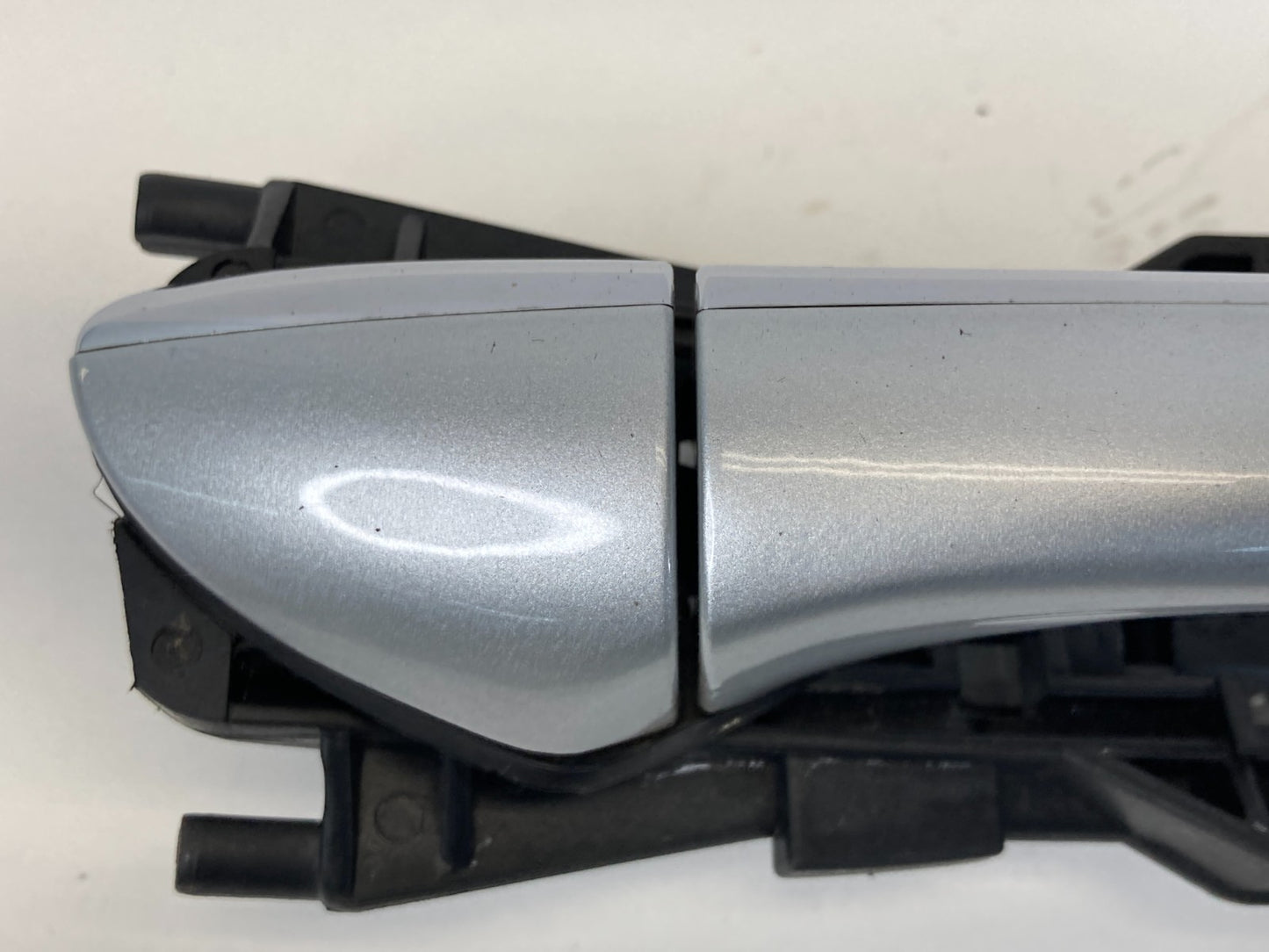 2006 Mercedes-Benz CLS500 Front Right Passenger Side Exterior Door Handle OEM