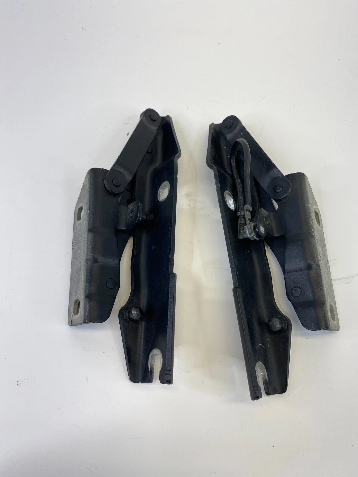 2004-2007 BMW 525I 530I FRONT HOOD BONNET HINGE BRACKET PAIR SET OEM