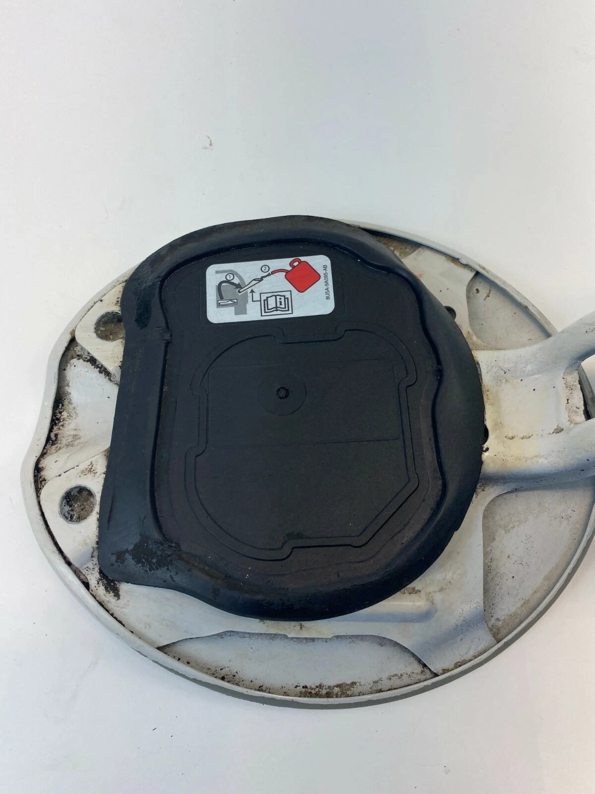 08-12 FORD ESCAPE 08-11 MARINER FUEL FILLER LID DOOR COVER 8U5A9A095AB OEM