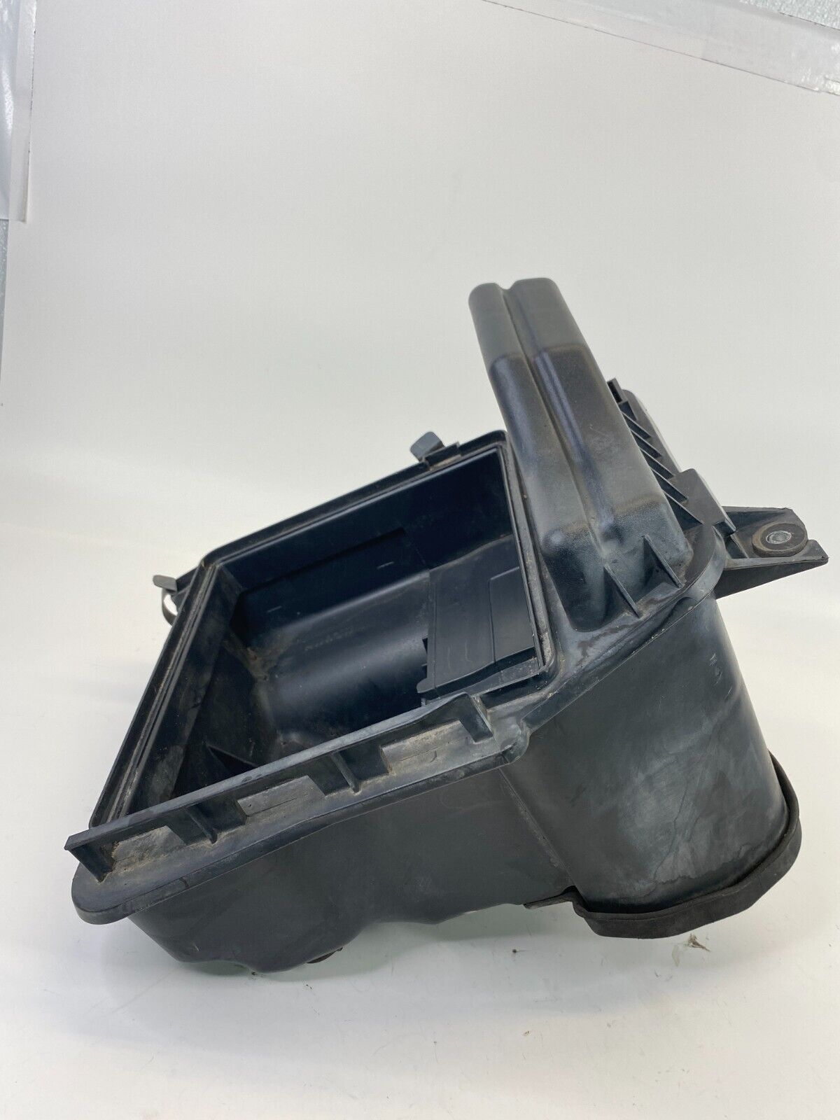 2001-2007 Chrysler Town & Country 3.3L Air Intake Cleaner Box Housing 04861356AC