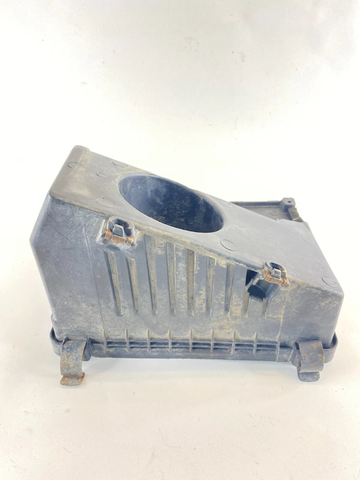 2000-2005 CHEVROLET IMPALA BASE SEDAN AIR INTAKE CLEANER BOX HOUSING 382677 OEM