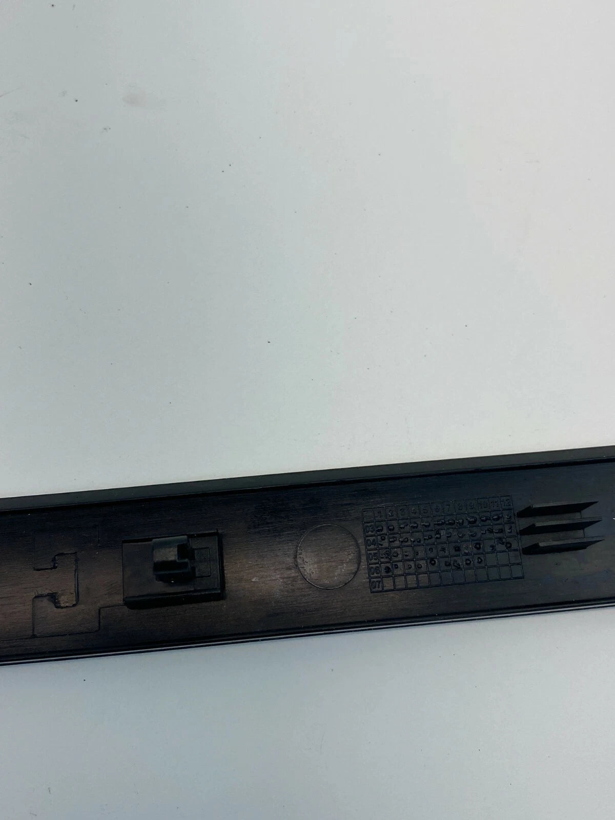 2006-2010 VOLKSWAGEN JETTA RIGHT PASSENGER GLOVE BOX MOLDING TRIM 1K1-858-529