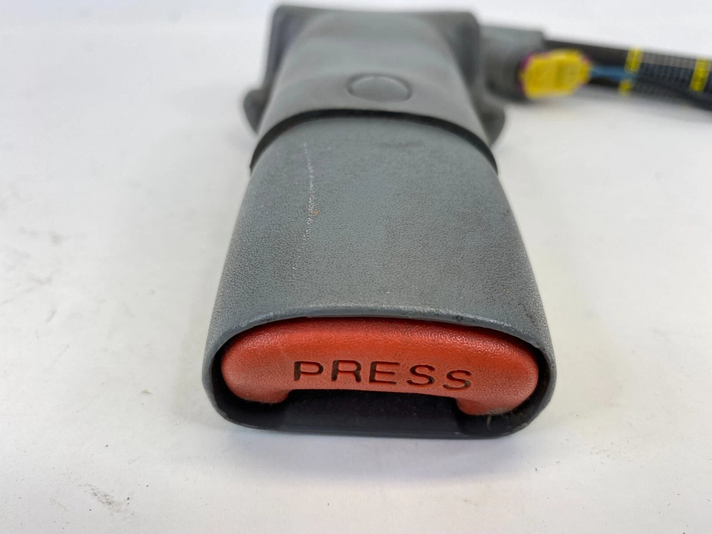 2004 2005 DODGE CARAVAN FRONT RIGHT PASSENGER SIDE SEAT BELT BUCKLE END ASSY OEM