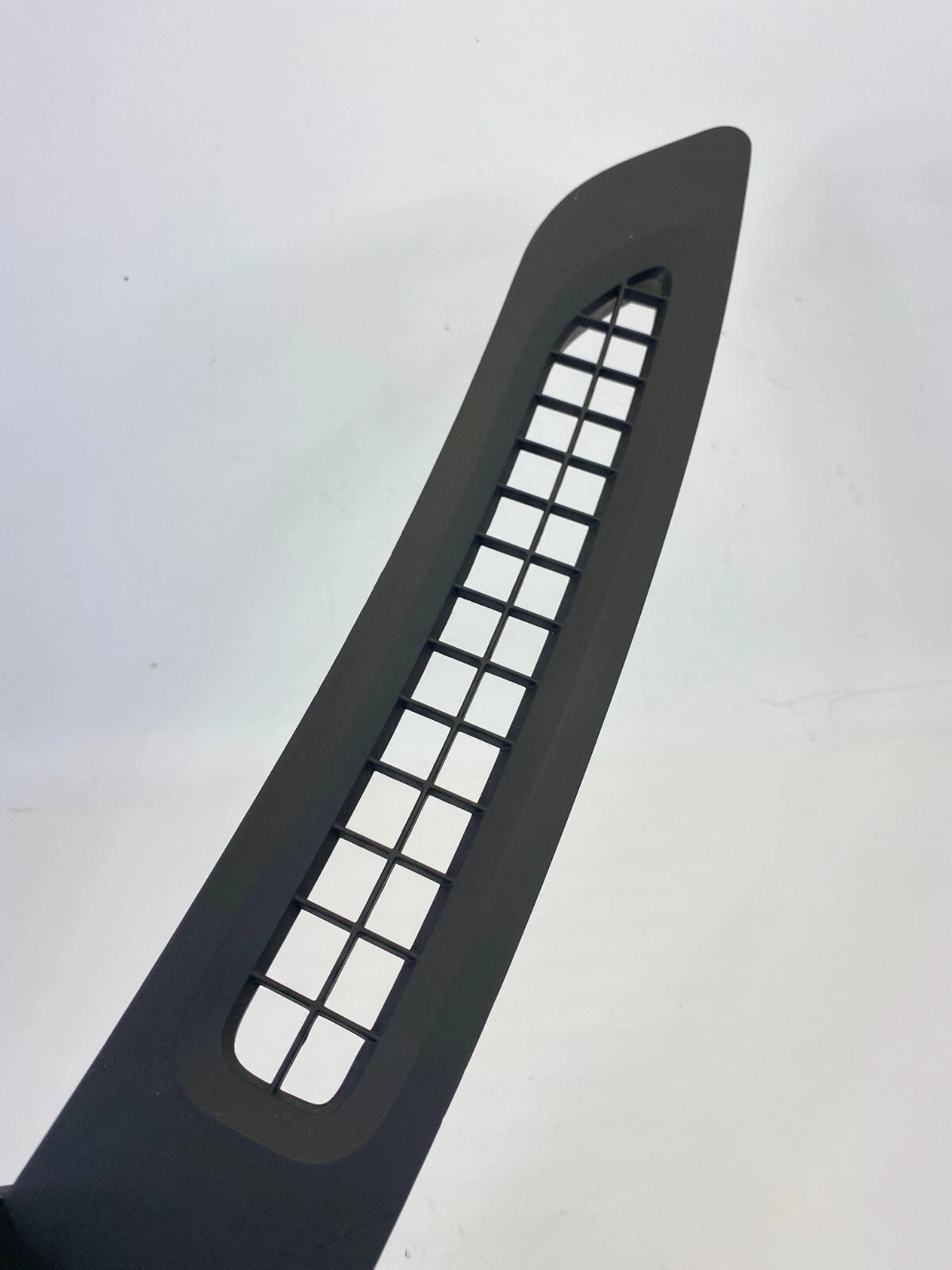2010-2012 CADILLAC SRX CENTER UPPER DASH DEFROSTER GRILLE TRIM PANEL 20870533