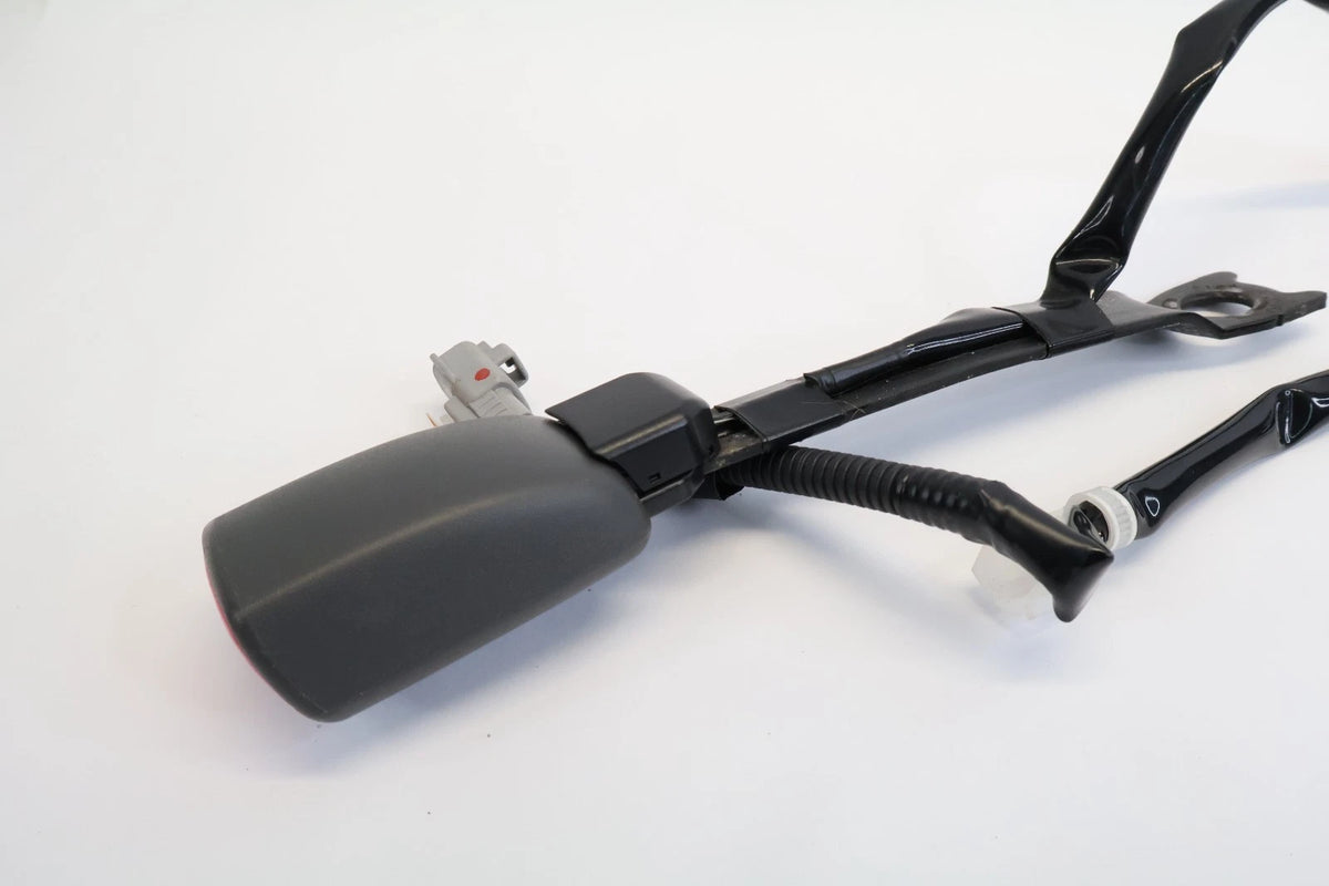 2004-2009 TOYOTA PRIUS FRONT RIGHT PASSENGER SIDE SEAT BELT BUCKLE E034501