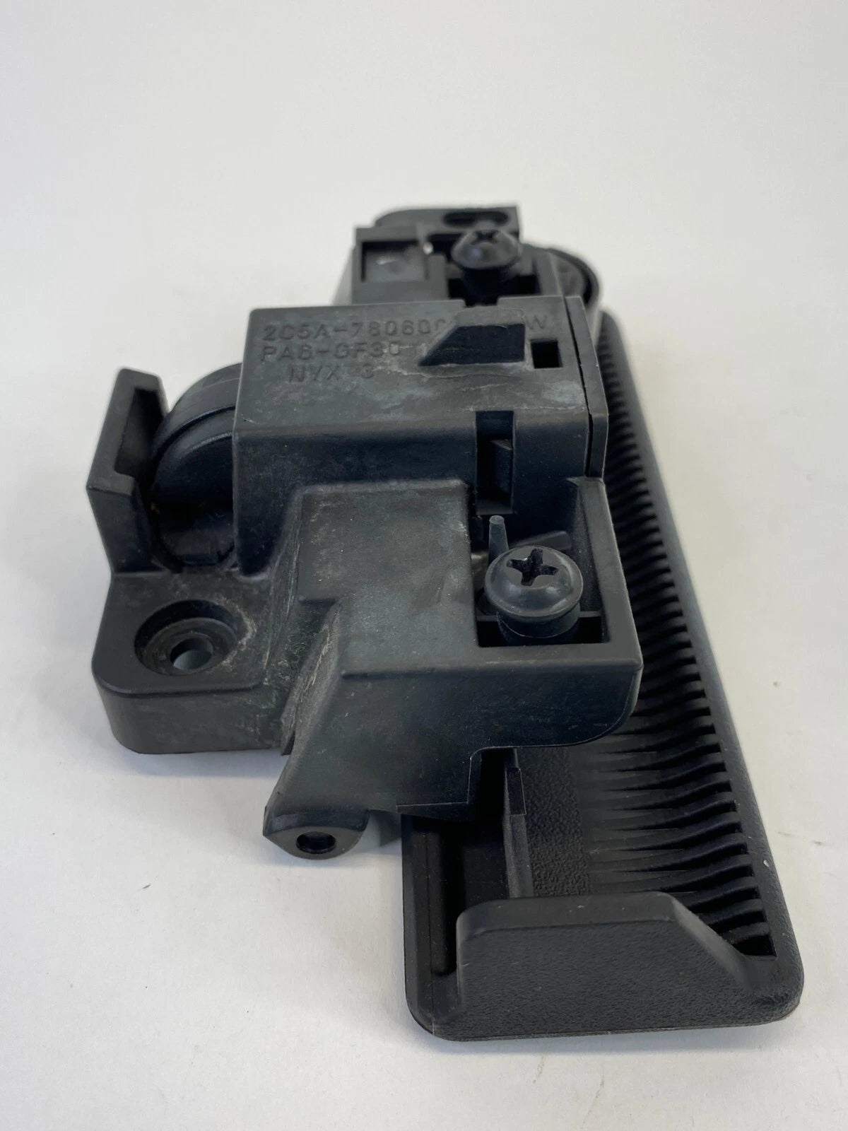 2003 2004 LINCOLN NAVIGATOR GLOVE BOX LOCK LATCH HANDLE W/O KEY 2C5A-7806004-AEW