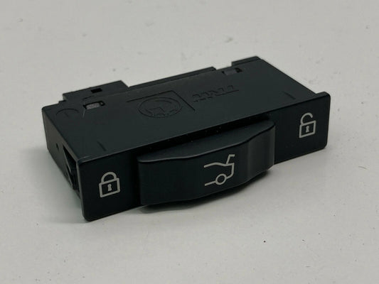 02-05 BMW 745I 745LI POWER TRUNK LID LOCK UNLOCK CONTROL SWITCH 61318379766 OEM