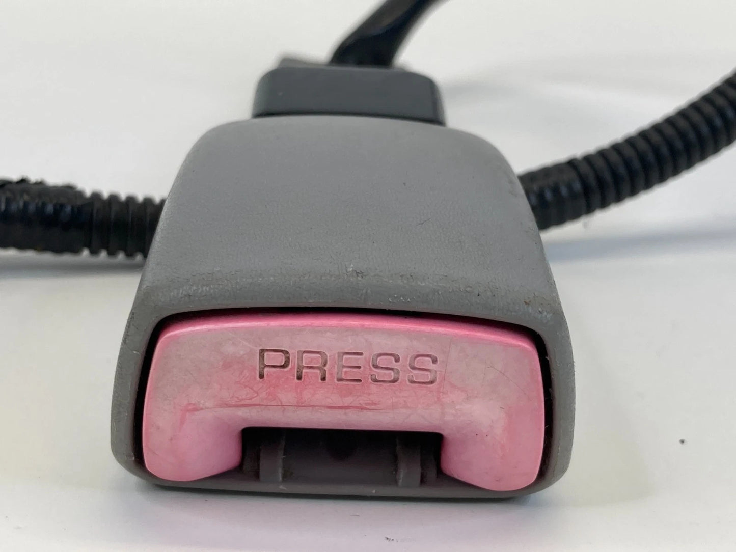 2008-2010 TOYOTA HIGHLANDER FRONT RIGHT SEAT BELT BUCKLE RECEIVER ASSEMBLY OEM