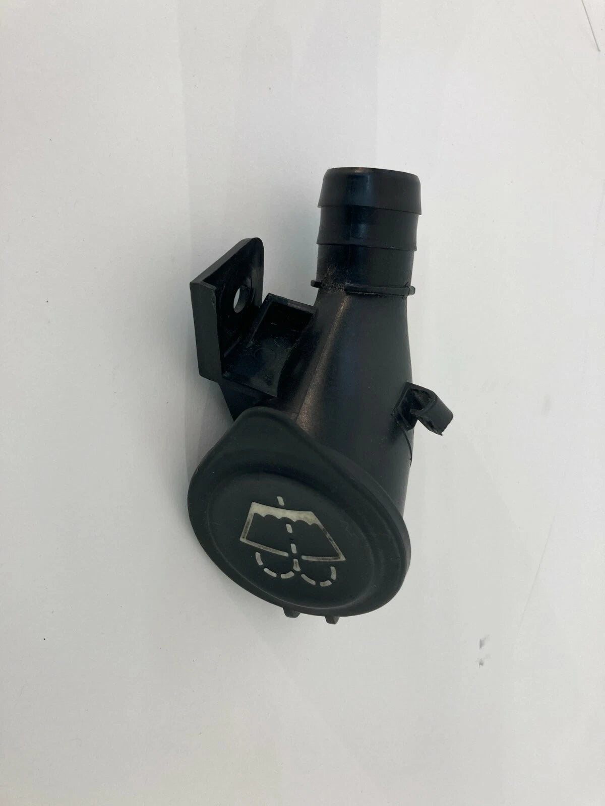 04 05 BMW 545I WASHER RESERVOIR FILLER PIPE TUBE W/ CAP COVER 61667144396 OEM