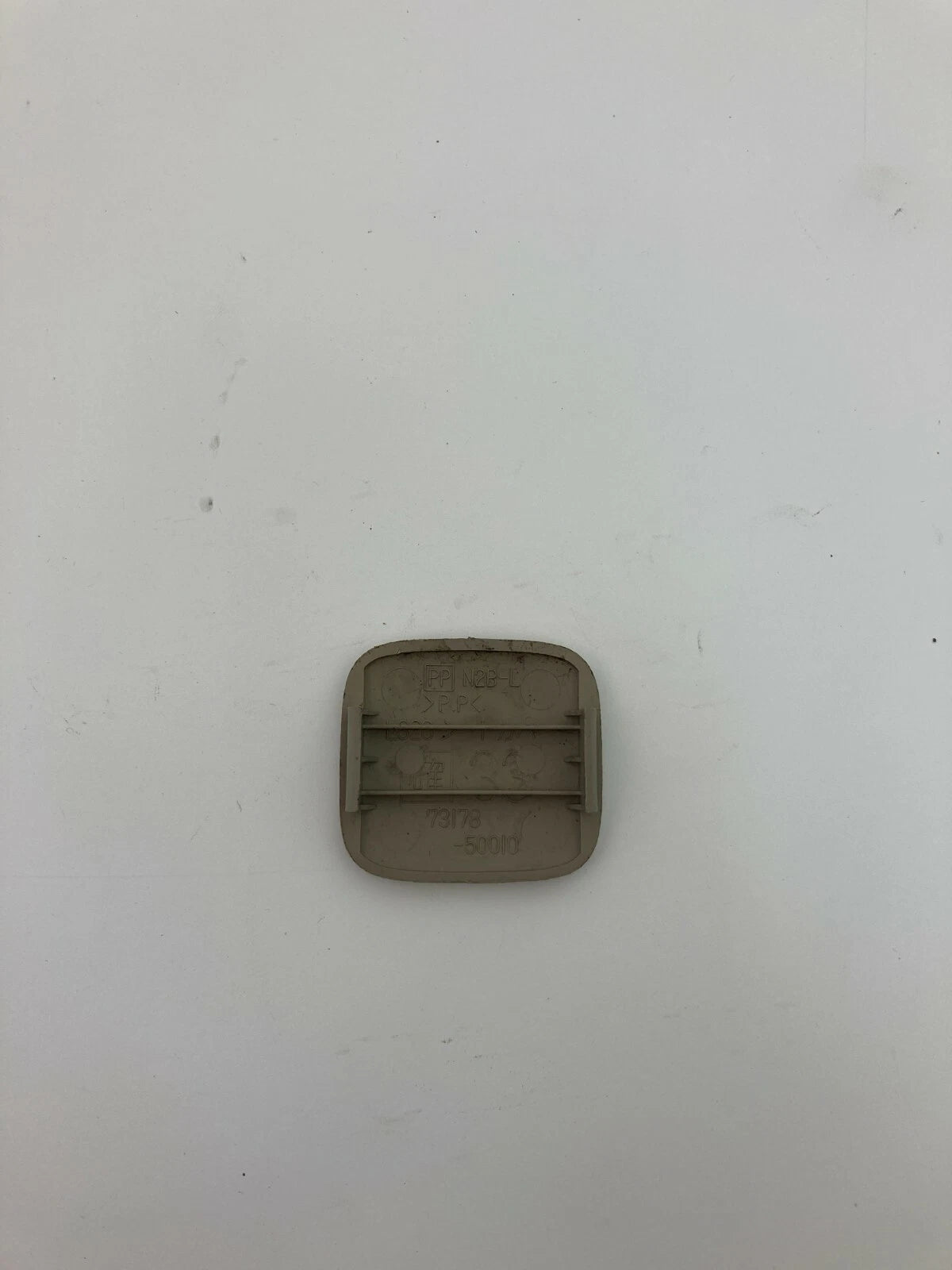 98-05 LEXUS GS300 LEXUS GS400 FRONT LEFT OR RIGHT SEAT BELT RETRACTOR CAP COVER