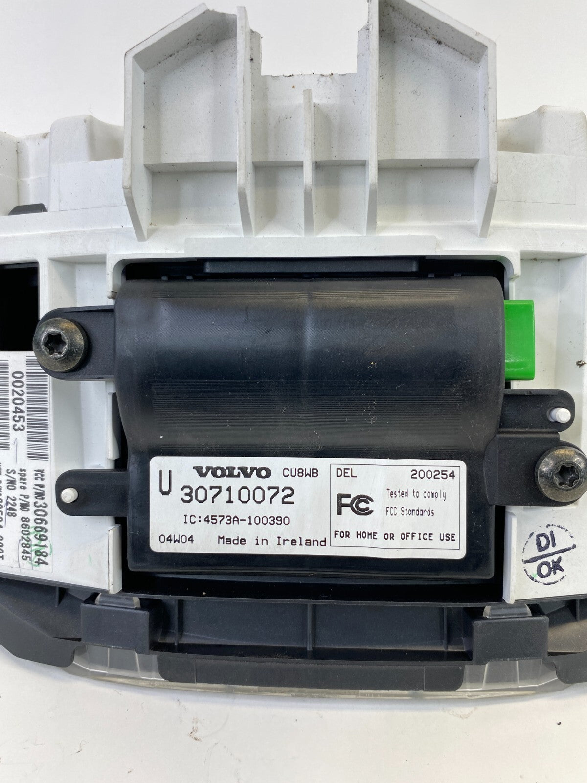 04-07 Volvo S40 2.4L AT Speedometer Instrument Cluster Gauges 143K 30710072 OEM