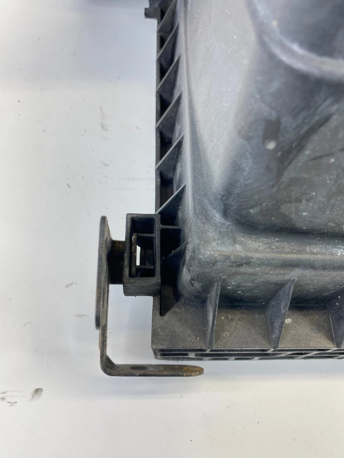 2009 2010 DODGE JOURNEY 2.4L AIR CLEANER BOX FILTER COVER LOWER 04891893AB