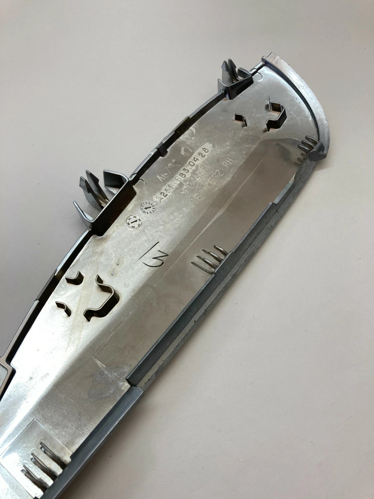 2006-2012 MERCEDES-BENZ R320 R350 REAR CENTER CONSOLE RIGHT SLIDING PLATE COVER