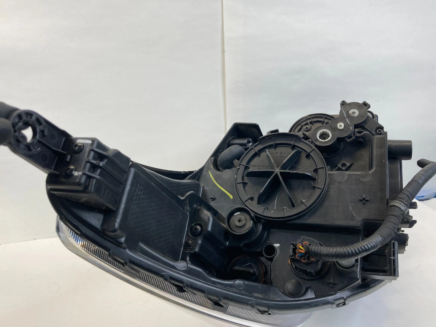 2016-2018 KIA SORENTO LEFT SIDE HEADLIGHT HALOGEN W/ GUIDE LED 92101-C6 OEM