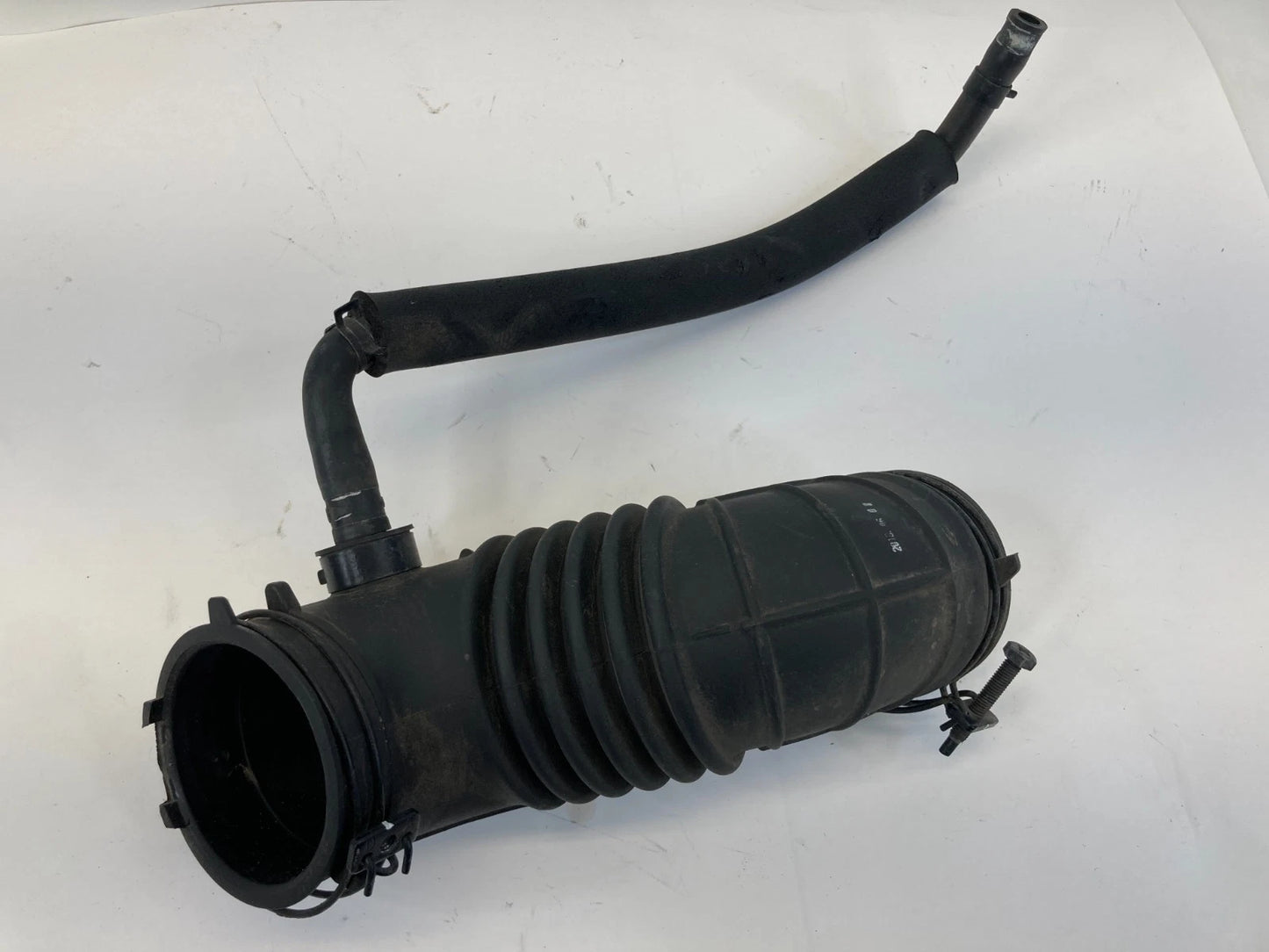 2012-2017 Kia Rio 1.6L L4 A/T Air Intake Cleaner Hose Tube Duct Pipe Assy OEM