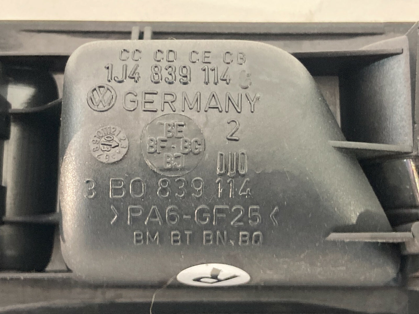 01-05 Volkswagen Passat Rear Right Interior Door Handle w/ Tweeter & Switch OEM