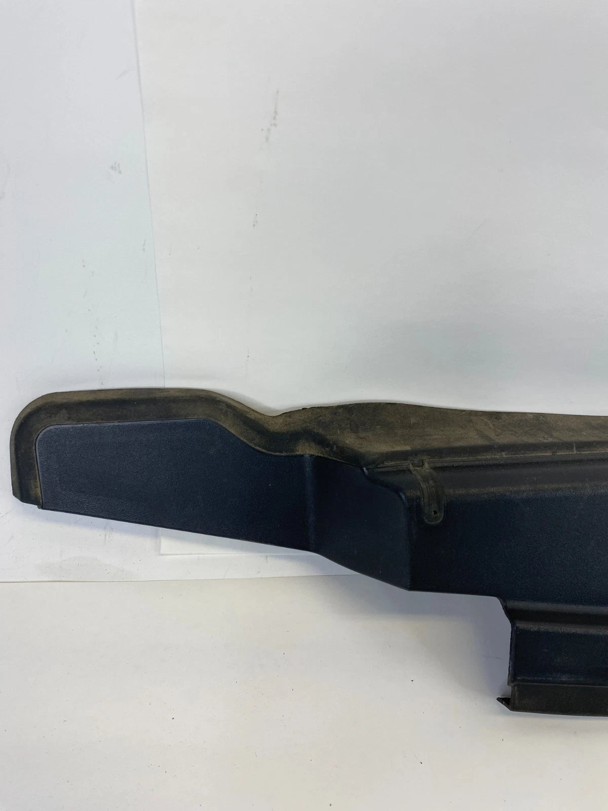 2011-2019 FORD EXPLORER FRONT DRIVER LEFT FENDER UPPER LEDGE TRIM COVER BRACKET