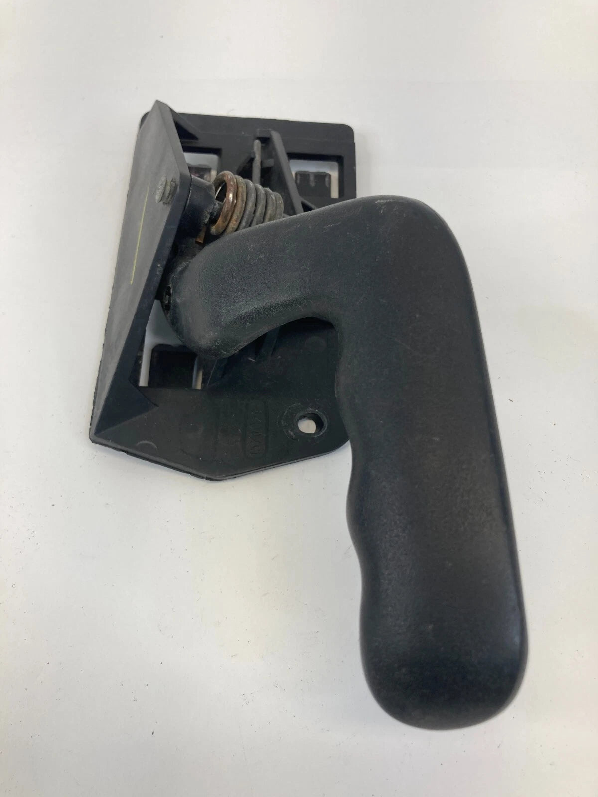 2000-2006 GMC YUKON FRONT LEFT DRIVER INSIDE DOOR HANDLE OEM FACTORY 15760297