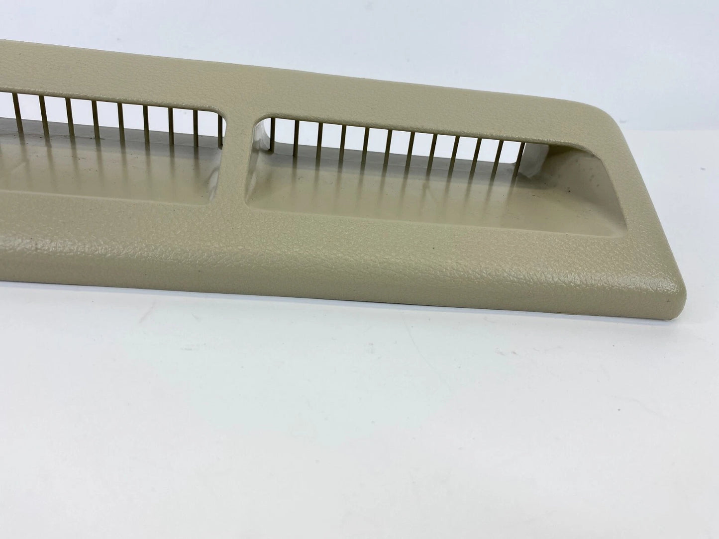 2006-2010 INIFNITI M35 FRONT RIGHT FLOOR VENT TRIM PANEL GRILLE TRIM COVER OEM