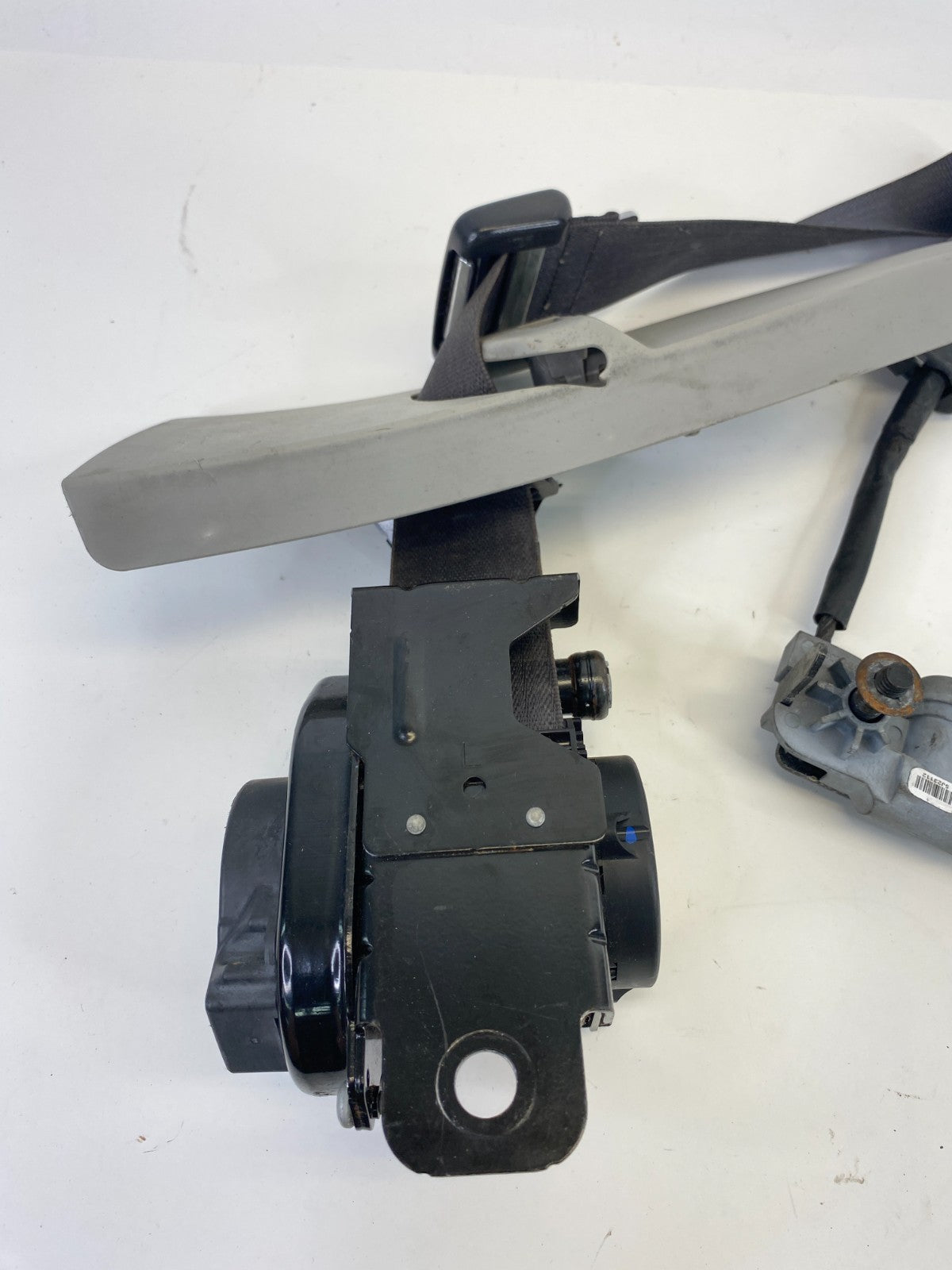 2011-2015 Buick Enclave Front Left Driver Side Seat Belt Retractor 22783051 OEM