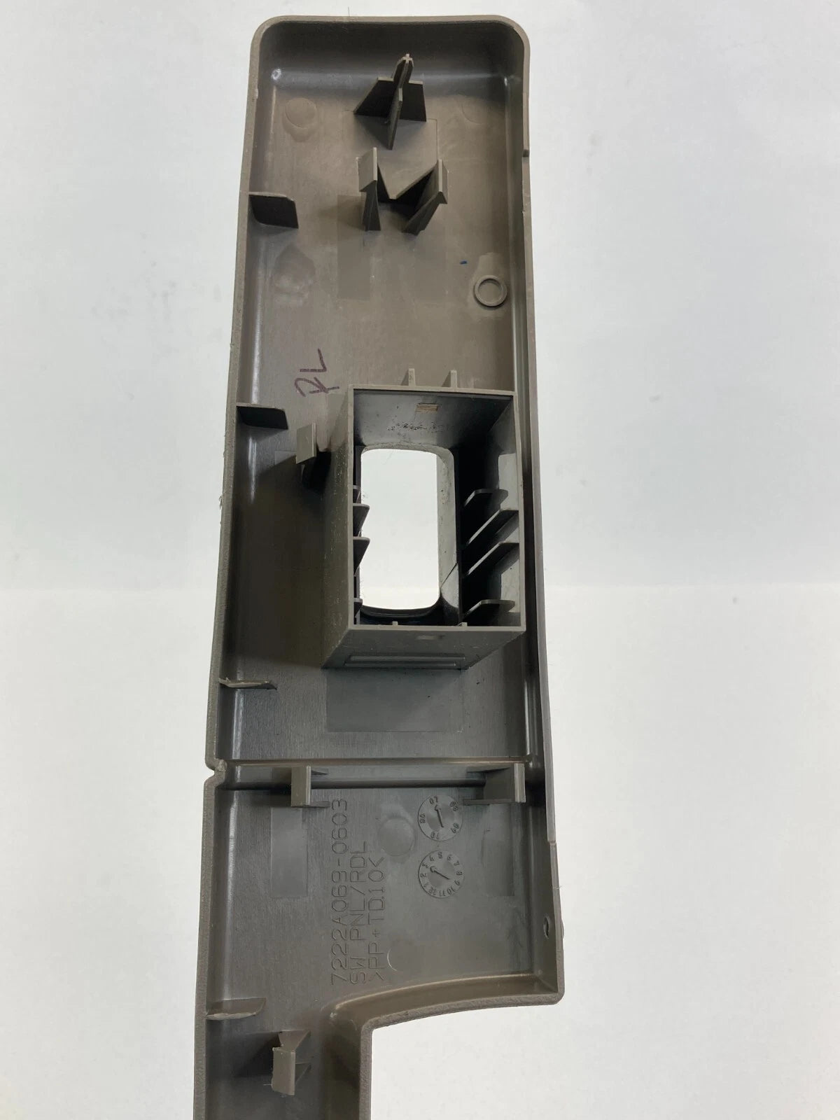 07-11 MITSUBISHI ENDEAVOR REAR LEFT SIDE DOOR WINDOW SWITCH BEZEL 7222A069-0603