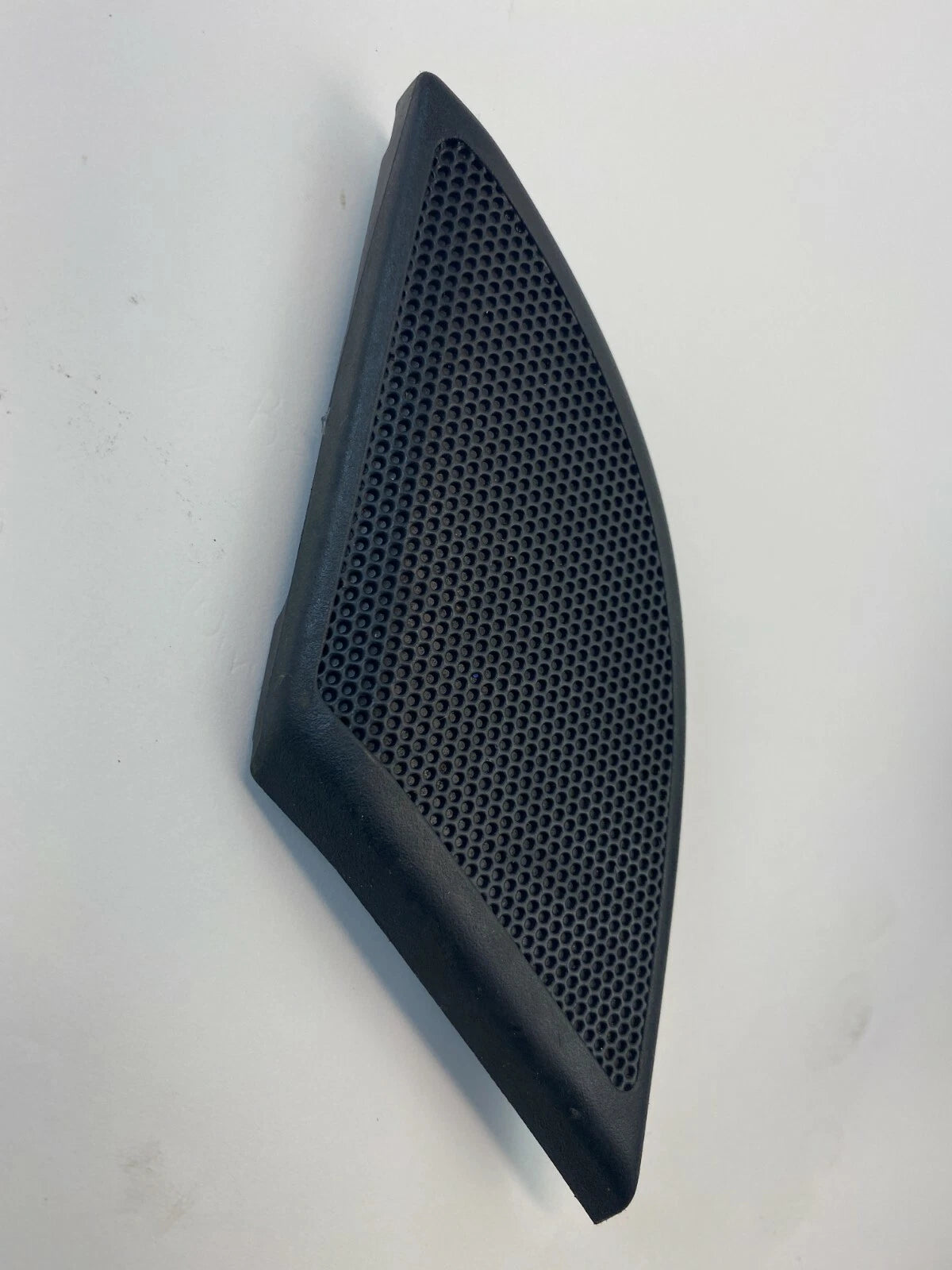 08-10 SATURN VUE REAR RIGHT SIDE DOOR SPEAKER COVER GRILLE TRIM 96627976 OEM
