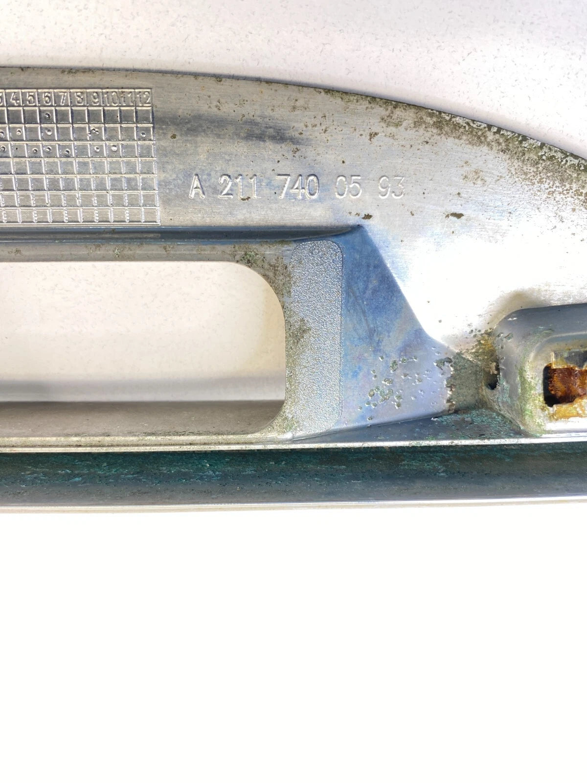 04-06 MERCEDES-BENZ E500 REAR TAILGATE LIFTGATE HATCH HANDLE MOLDING A2117400593