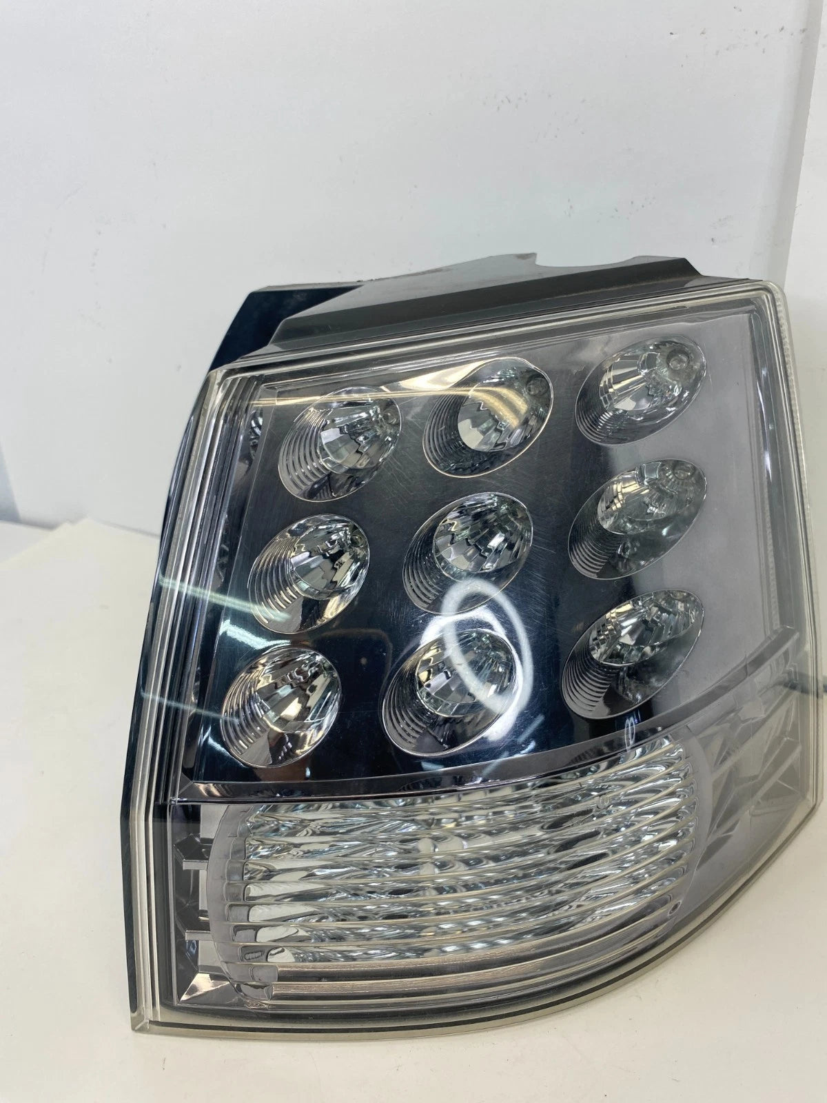 2007-2013 MITSUBISHI OUTLANDER RIGHT SIDE QUARTER PANEL TAILLIGHT TAIL LAMP OEM