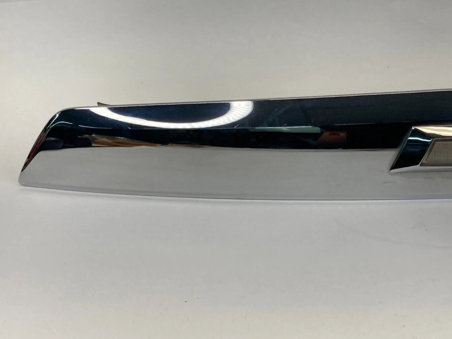 10-15 CHEVROLET EQUINOX W/O CAMERA TRUNK LIFTGATE APPLIQUE MOLDING 20881055 OEM