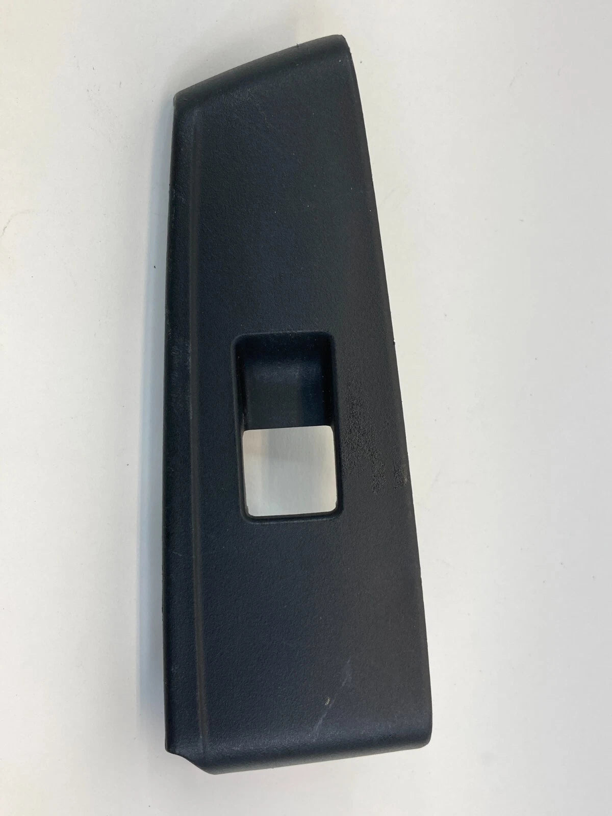 08-12 HONDA ACCORD SEDAN REAR RIGHT BACK DOOR WINDOW SWITCH BEZEL TRIM 83741TA0