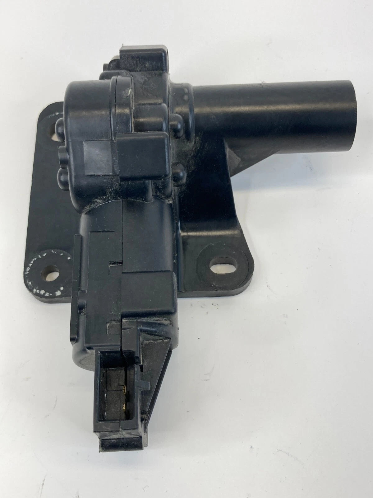 2009-2014 VOLKSWAGEN ROUTAN REAR RIGHT QUARTER HANDLE POWER WINDOW 04717606AB