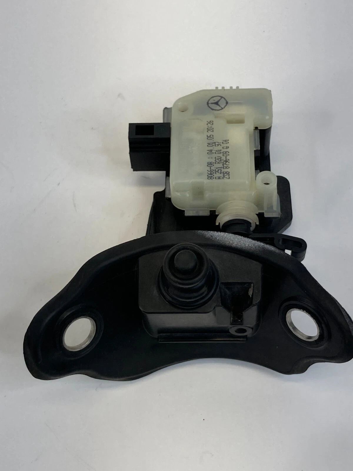 2006-2011 MERCESDES-BENZ CLS500 FUEL RELEASE LOCKING MOTOR ACTUATOR 2518200197