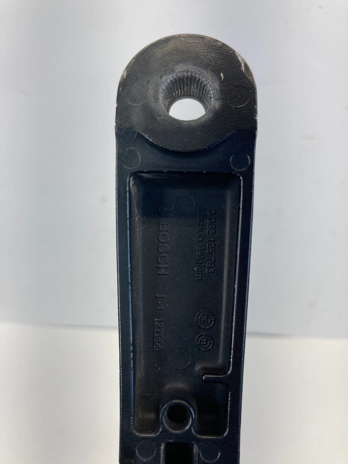 2011-2017 VW Volkswagen Touareg Front Windshield Wiper Arm Pair Set OEM