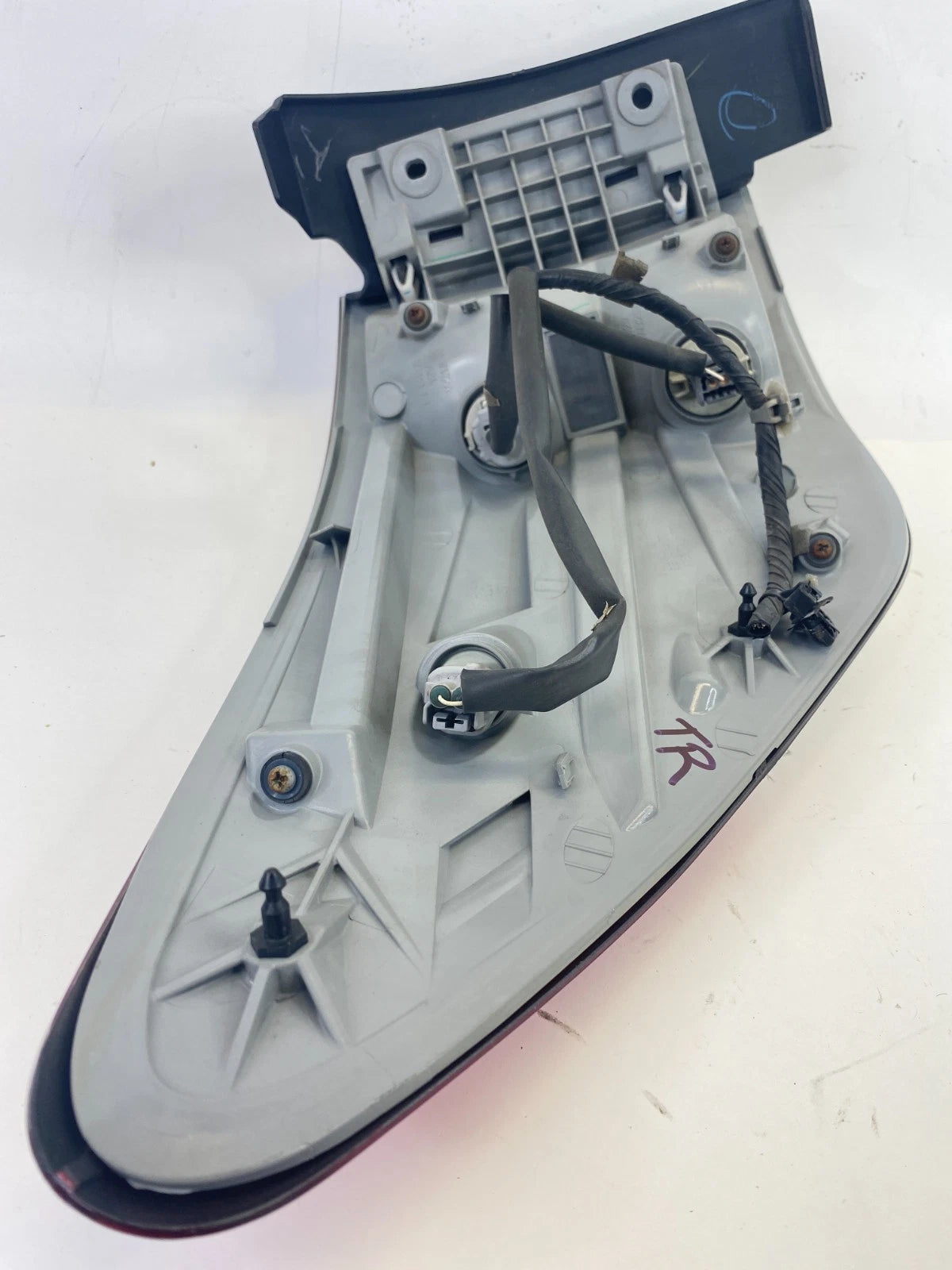 2013-2016 NISSAN PATHFINDER RIGHT PASSENGER OUTER QUARTER TAIL LIGHT LAMP OEM