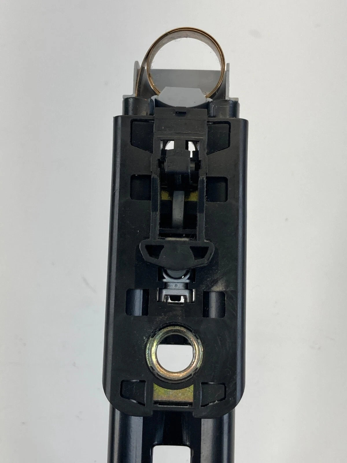 06 07 MERCEDES-BENZ ML500 FRONT LEFT SIDE SEAT BELT HEIGHT ADJUSTER A2118600688
