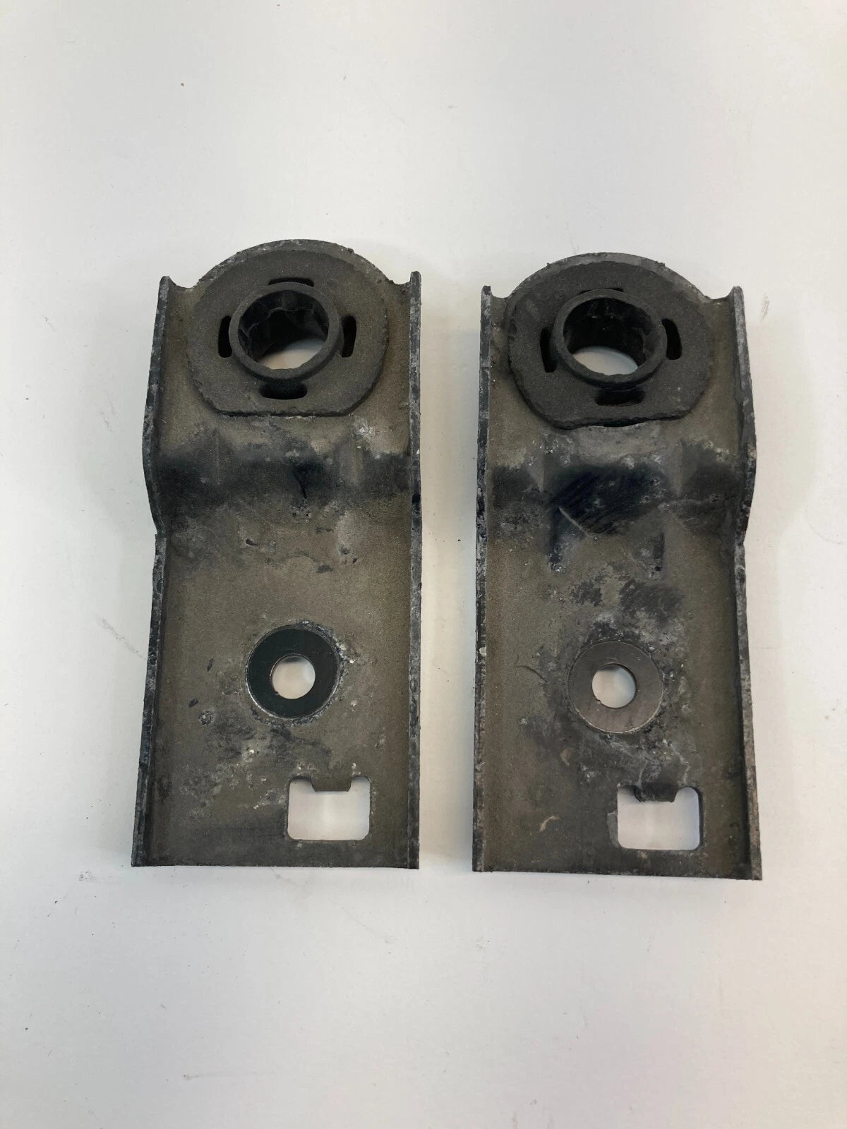 1998-2002 LINCOLN TOWN CAR MOUNT RADIATOR BRACKET MOUNT PAIR SET OEM