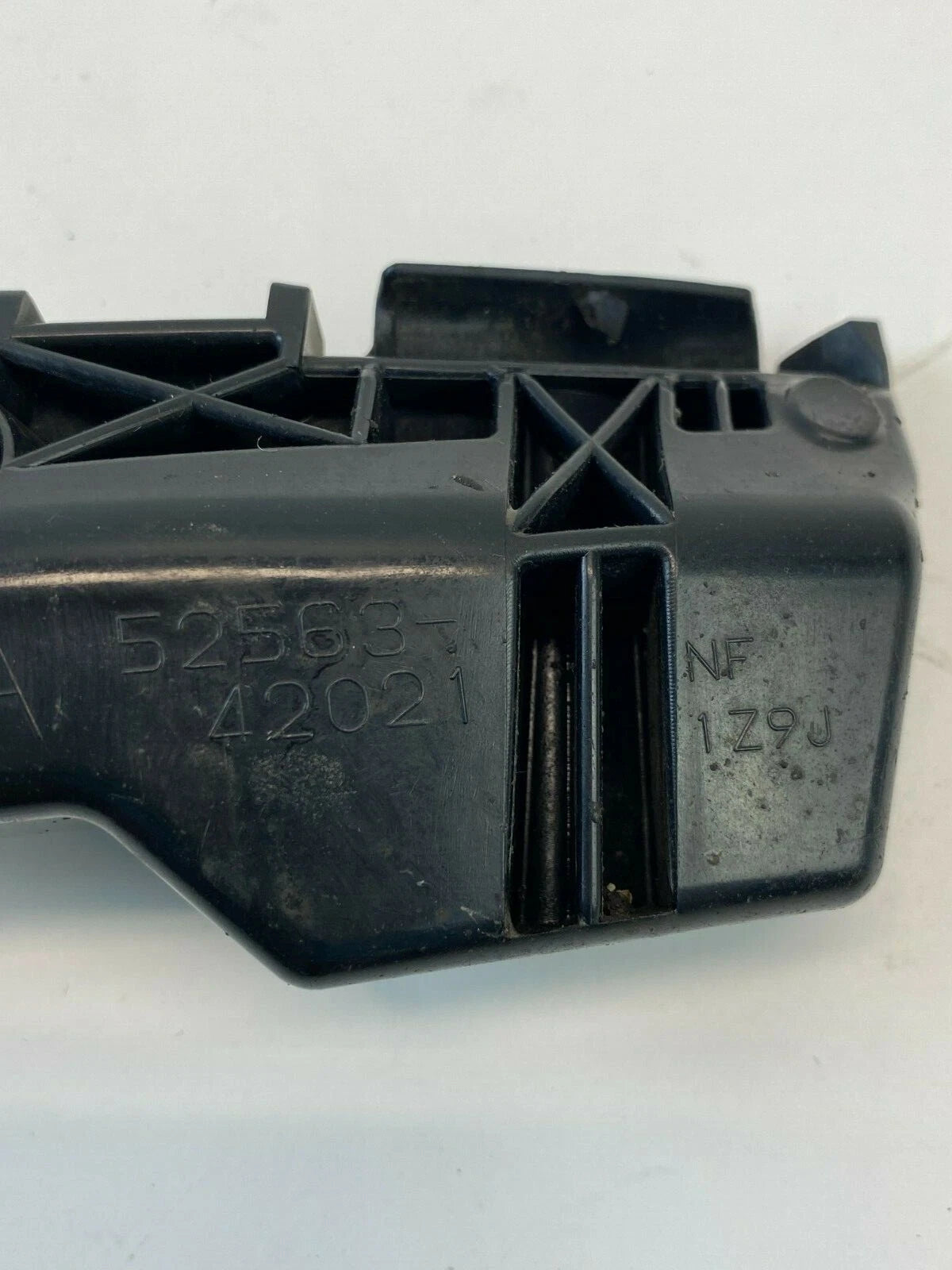 06-12 TOYOTA RAV4 REAR BUMPER LEFT UPPER RETAINER SUPPORT RAIL COVER52563-42021